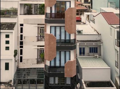 Mt đường số 6 Tầng có thang máy giá 17tỷ5