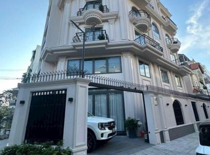 Gốc 2 mặt tiền 5 tầng thang máy đường số Quận 7 giá 32,7 tỷ