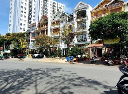 8x18,5 3 tầng áp mái đường 30m chỉ 24tỷ5