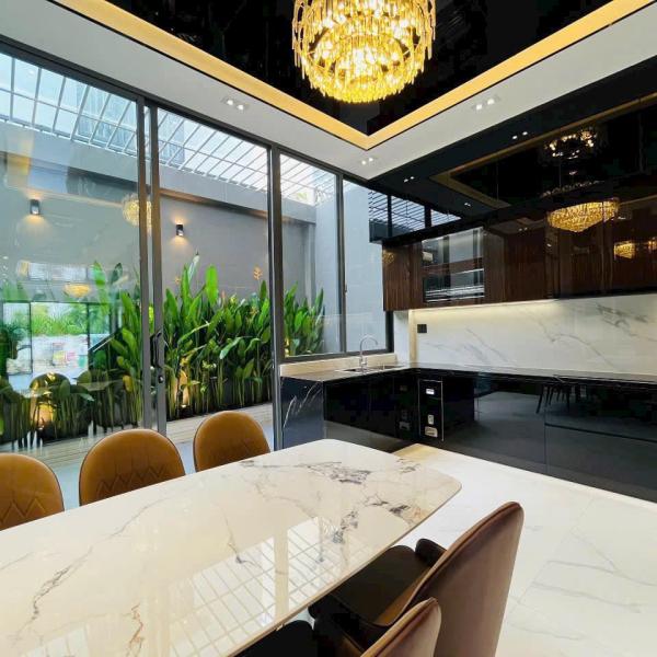 NHÀ PHỐ THIẾT KẾ PHONG CÁCH LUXURY KDC PHÚ THUẬN, QUẬN 7