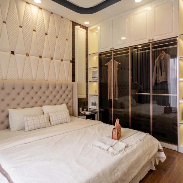 Mt đường số 6 Tầng có thang máy giá 17tỷ5