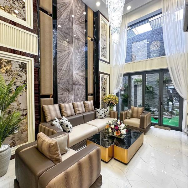 Mt đường số 6 Tầng có thang máy giá 17tỷ5