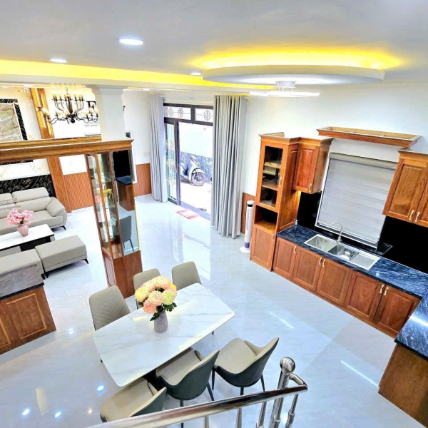 Nhà mới đẹp 2 lầu st Trần Xuân Soạn ngay trung tâm Q7 