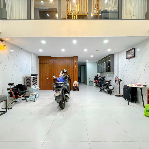 Nhà phố lô nhì Huỳnh Tấn phát xe hơi vào nhà có thang máy chỉ 13tỷ500tr