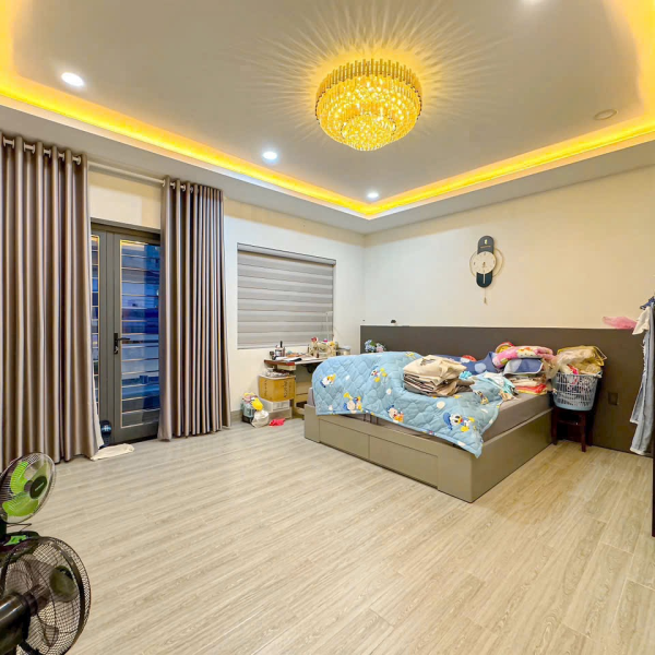 Nhà phố lô nhì Huỳnh Tấn phát xe hơi vào nhà có thang máy chỉ 13tỷ500tr