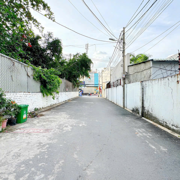 Nhà phố lô nhì Huỳnh Tấn phát xe hơi vào nhà có thang máy chỉ 13tỷ500tr