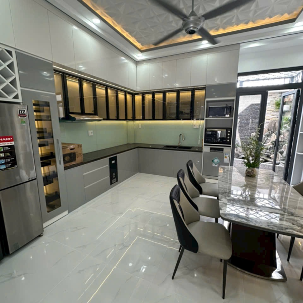 nhà mới dt đẹp 5x20 ô tô vào nhà 4 tầng giá 8tỷ9