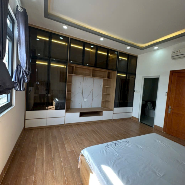 nhà mới dt đẹp 5x20 ô tô vào nhà 4 tầng giá 8tỷ9
