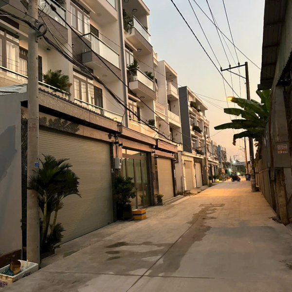 nhà mới dt đẹp 5x20 ô tô vào nhà 4 tầng giá 8tỷ9