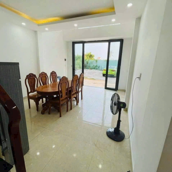 1 trệt lửng 2 lầu sân thượng giá 6tỷ8