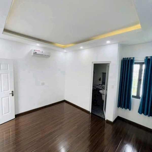 1 trệt lửng 2 lầu sân thượng giá 6tỷ8