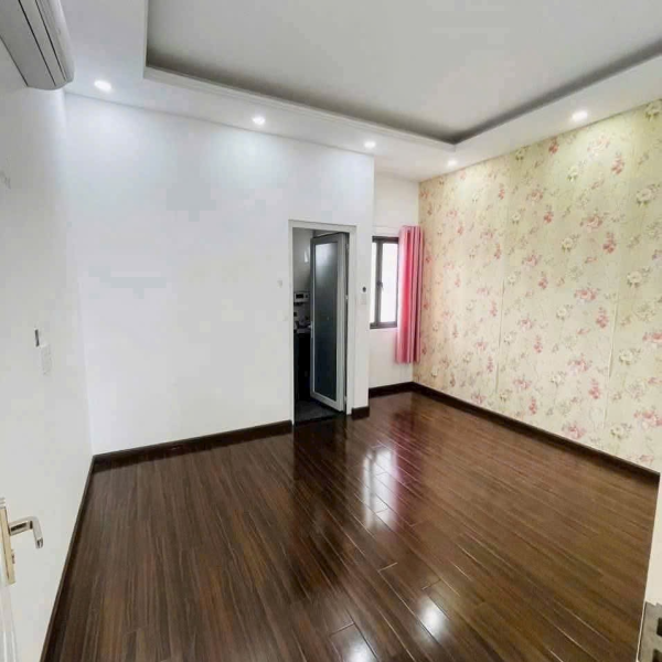 1 trệt lửng 2 lầu sân thượng giá 6tỷ8