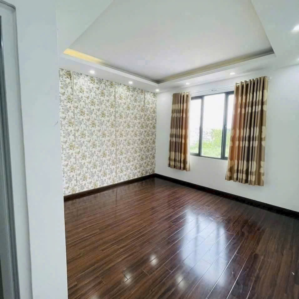 1 trệt lửng 2 lầu sân thượng giá 6tỷ8