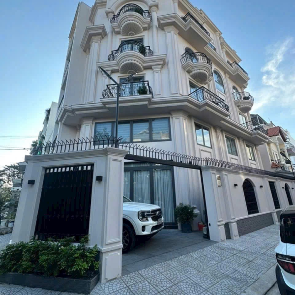Gốc 2 mặt tiền 5 tầng thang máy đường số Quận 7 giá 32,7 tỷ