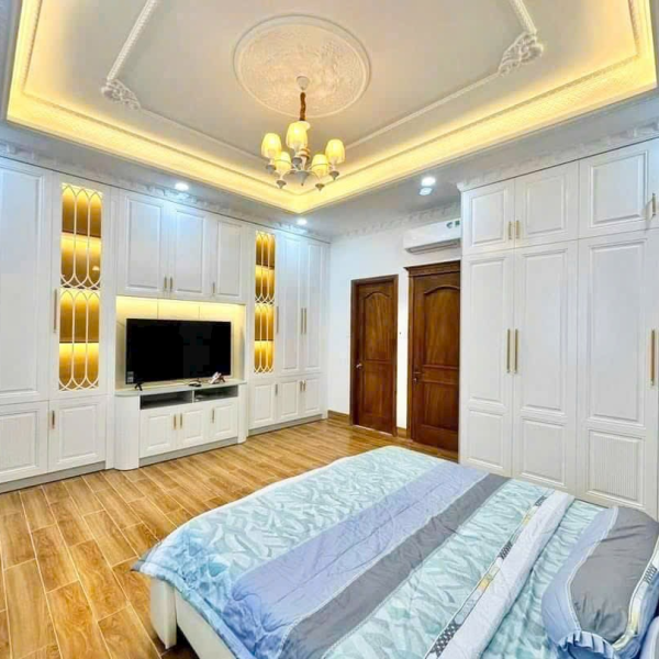 Nhà 4 tầng thang máy giá 10tỷ900