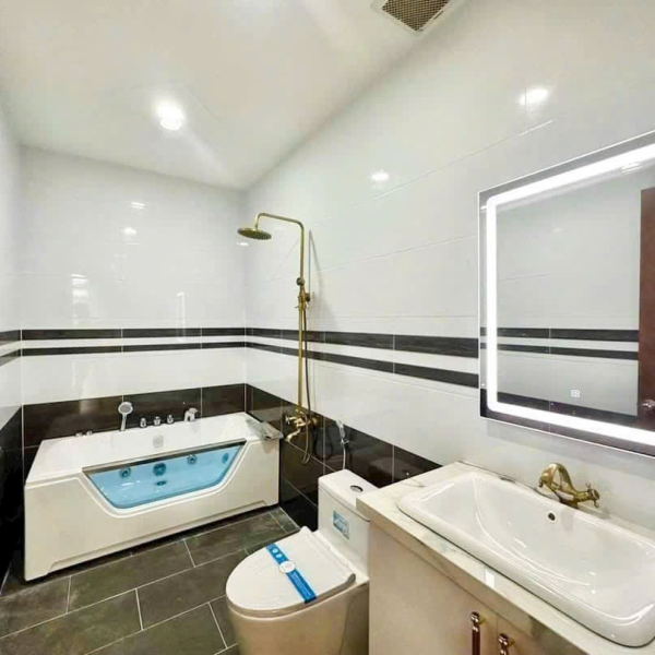 Nhà 4 tầng thang máy giá 10tỷ900
