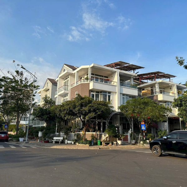 7,4x14 1 hầm 3 lầu giá 21tỷ9