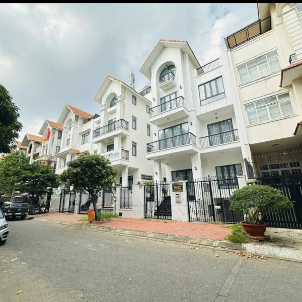 Mặt tiền D1 Him lam Q7 giá 31tỷ