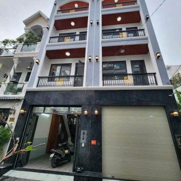 Nhà phố 3 Tầng đường xe hơi giá 6T2