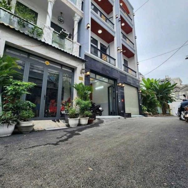 Nhà phố 3 Tầng đường xe hơi giá 6T2