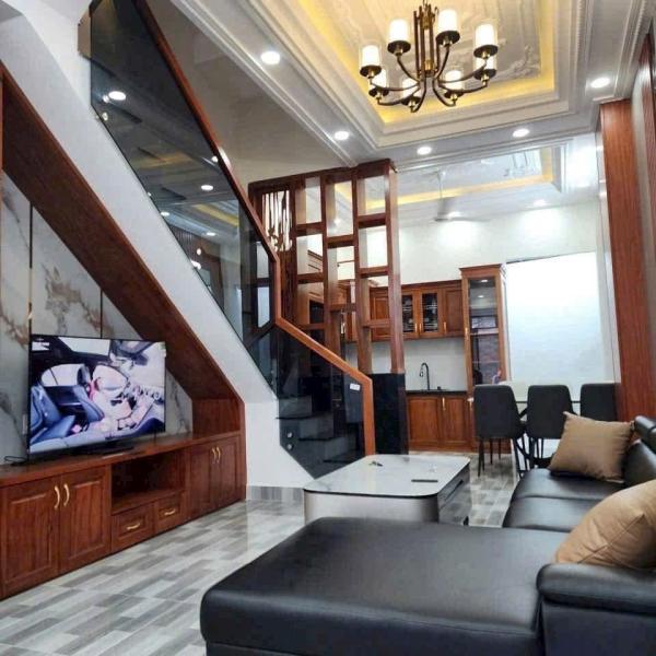 Nhà phố 3 Tầng đường xe hơi giá 6T2