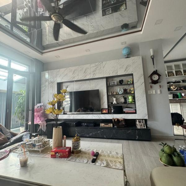 Biệt thự 9x18 khu Tấn Trường Phú Thuận Q7
