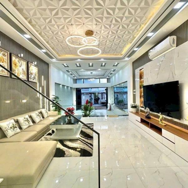 Nhà mặt tiền đường 10m 5x23 xd 4 tầng giá chỉ 10tỷ500tr