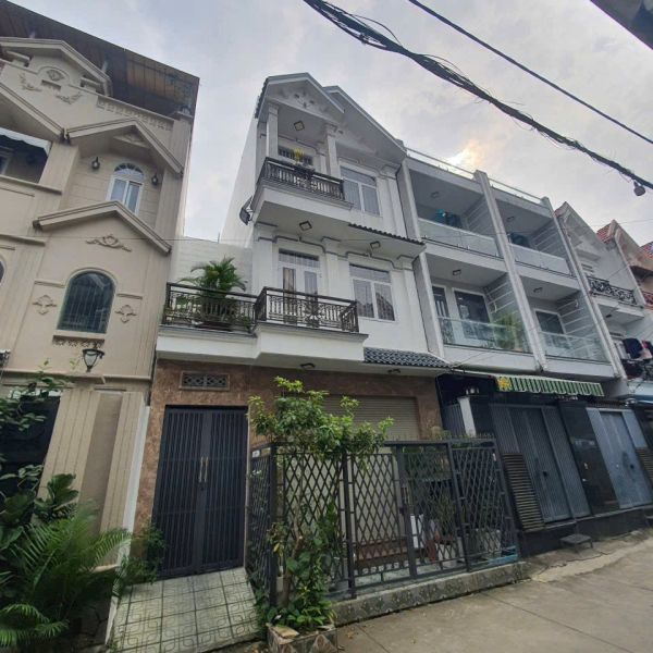 Nhà phố hxh ngay TTHC huyện nhà bè 6,5x13